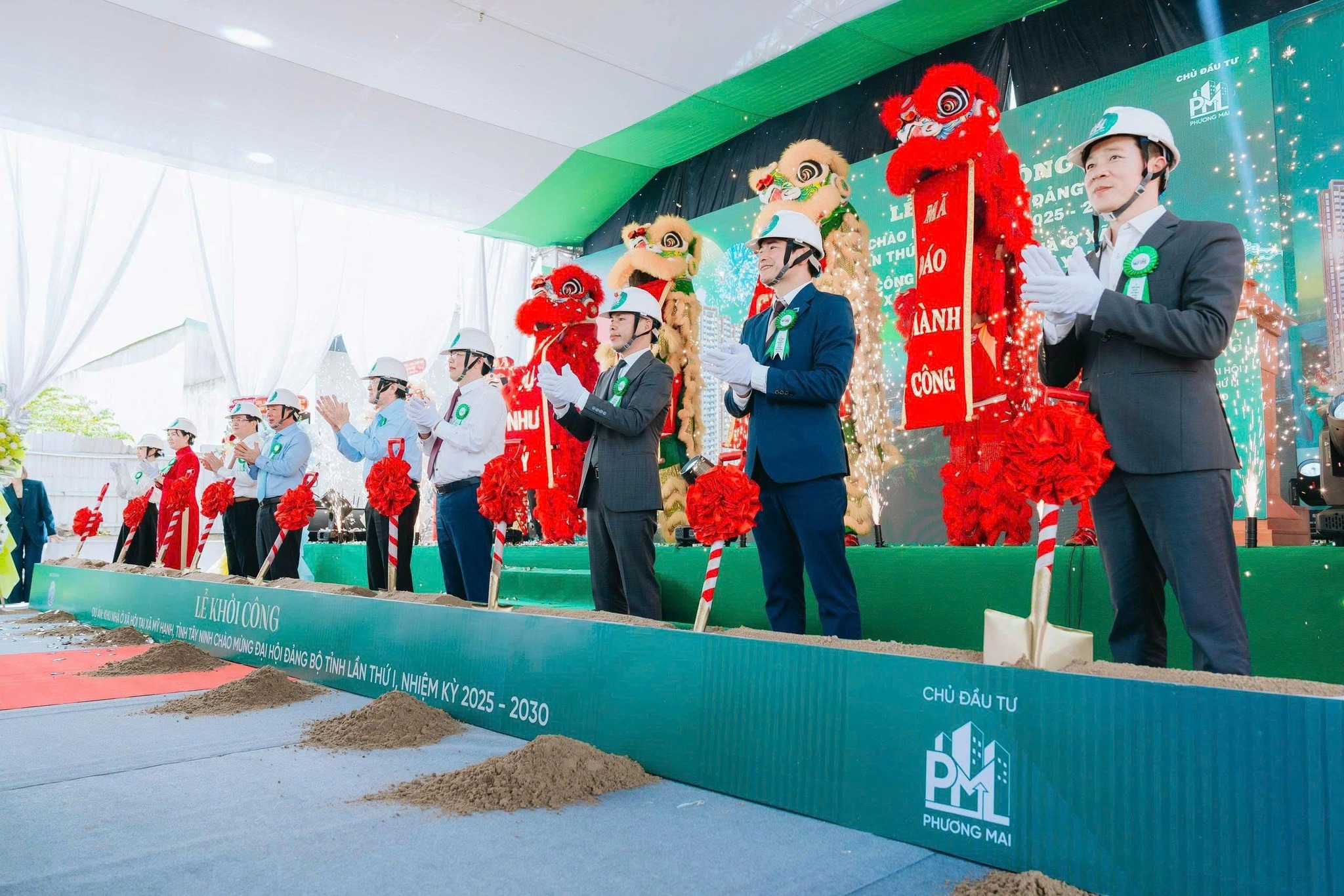 Lãnh đạo và chủ đầu tư thực hiện nghi thức khởi công dự án The Ori Phương Mai